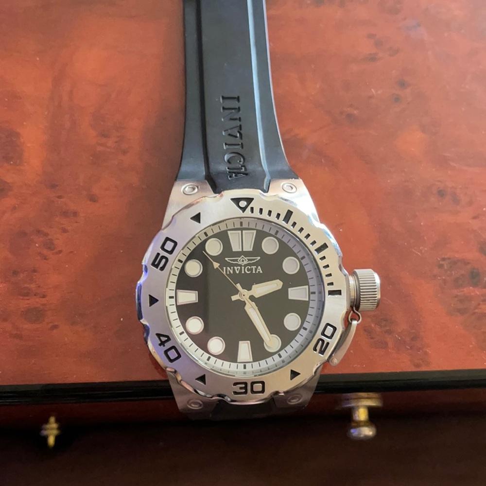 Invicta Pro Diver Model 16132, black. Needs band.